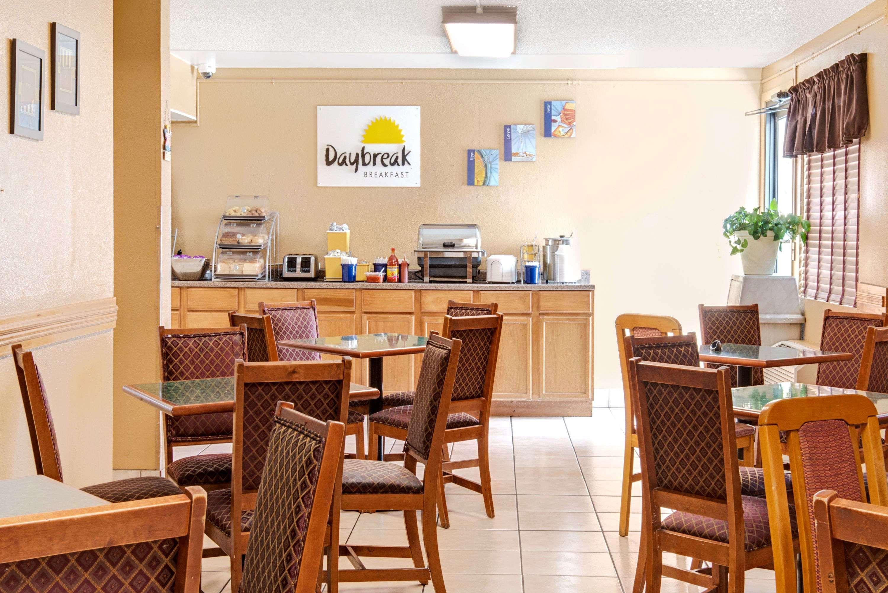 Days Inn By Wyndham El Paso Airport East Экстерьер фото