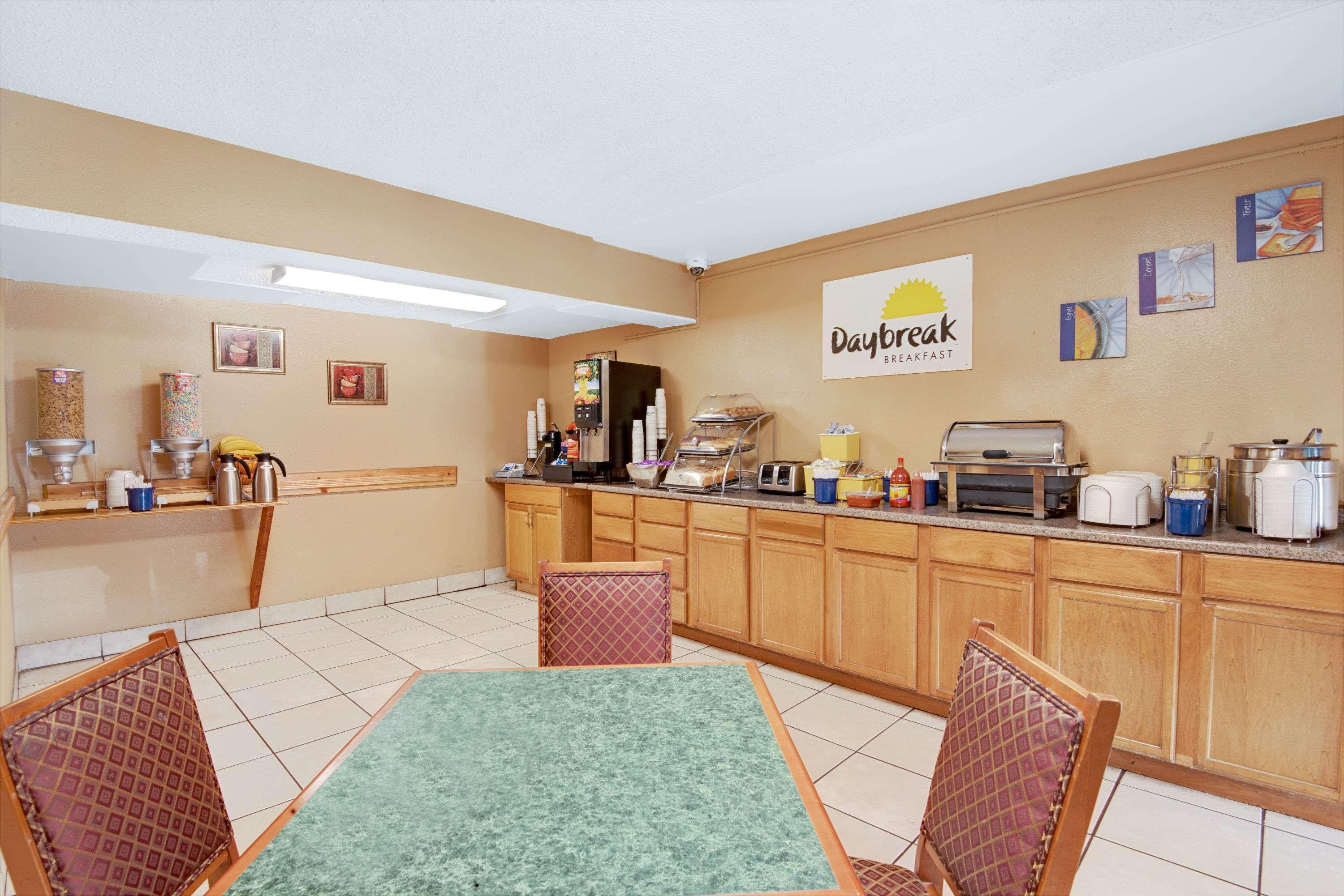 Days Inn By Wyndham El Paso Airport East Экстерьер фото