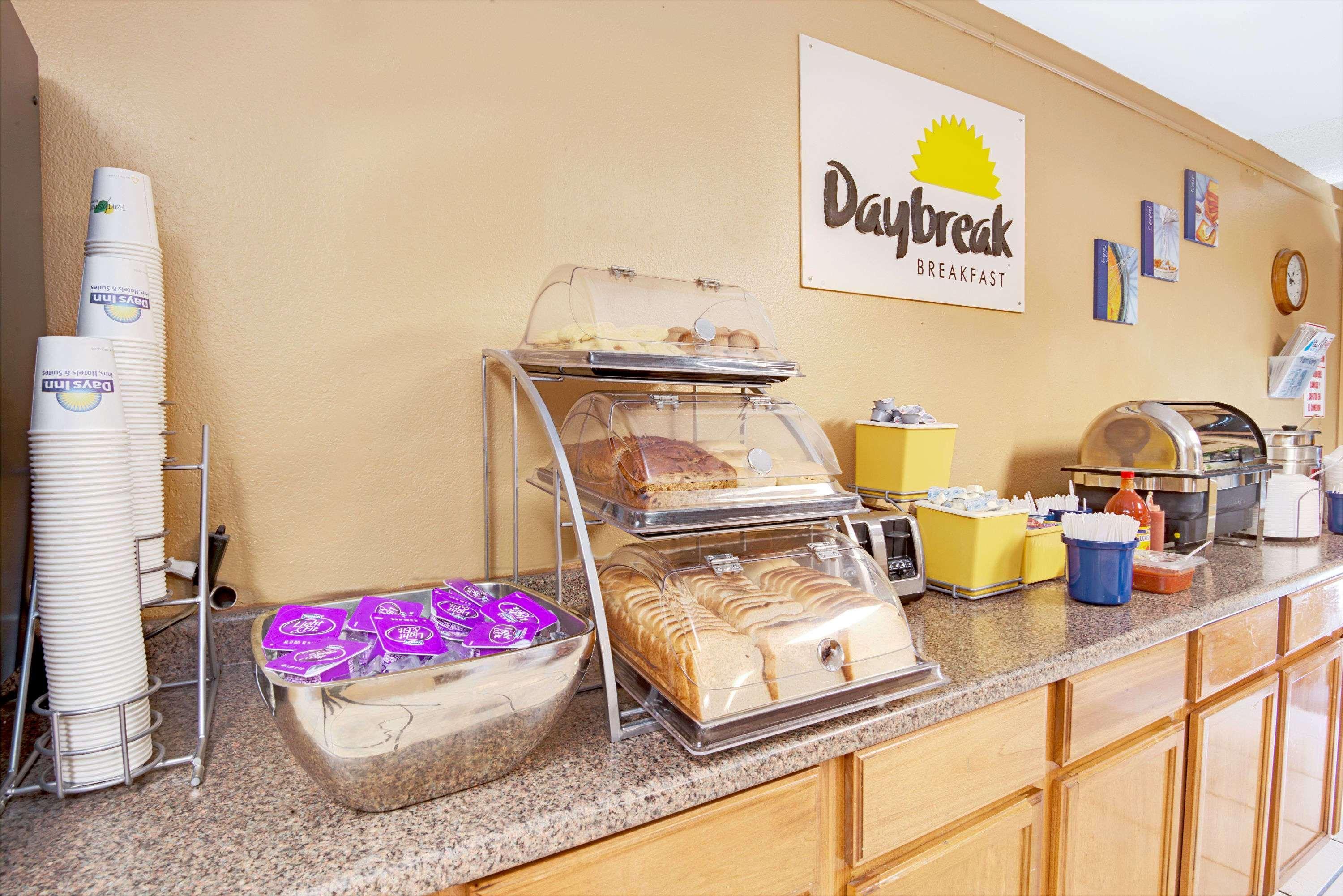 Days Inn By Wyndham El Paso Airport East Экстерьер фото