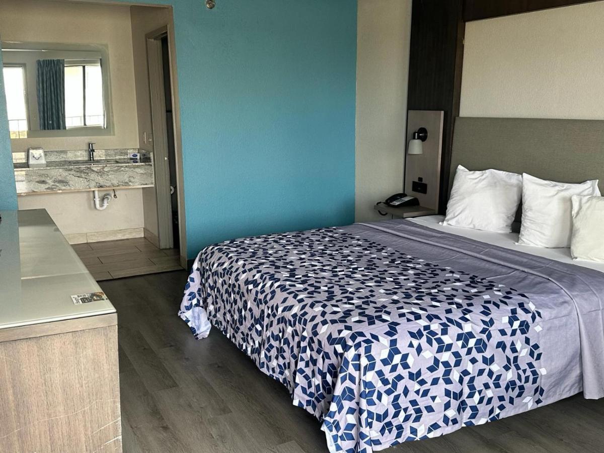 Days Inn By Wyndham El Paso Airport East Экстерьер фото