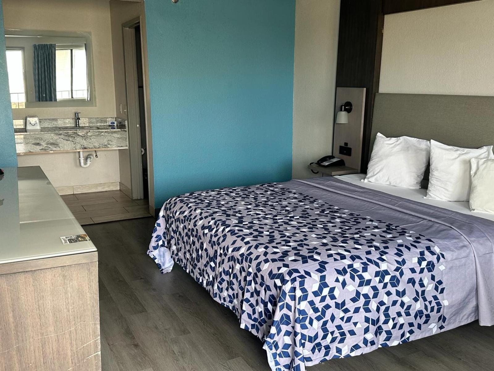 Days Inn By Wyndham El Paso Airport East Экстерьер фото